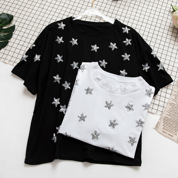 Ежедневна дамска тениска с декорация от пайети в черен и бял цвят