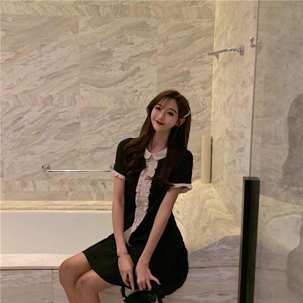 Модерна дамска рокля с къс ръкав в черен цвят