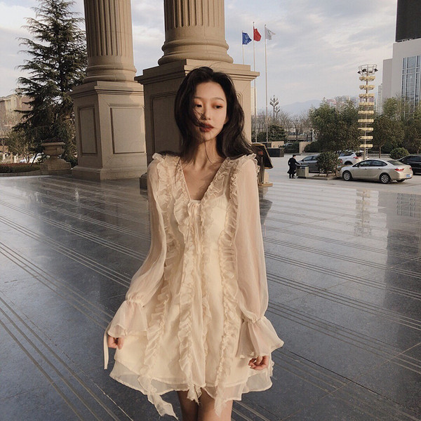 Стилна дамска рокля в два цвята с прозрачни ръкави