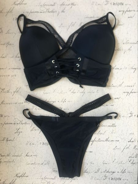 Стилен бански в черен цвят с елемент връзки