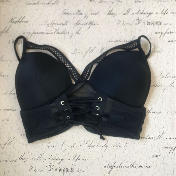 Стилен бански в черен цвят с елемент връзки