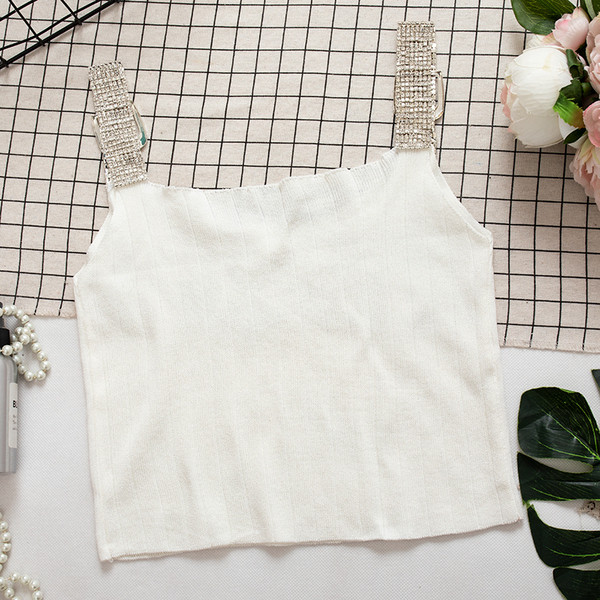 Модерен дамски топ в черен и бял цвят