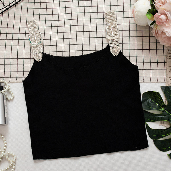 Модерен дамски топ в черен и бял цвят