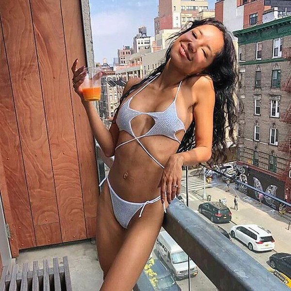 Модерен дамски бански костюм от две части с камъни