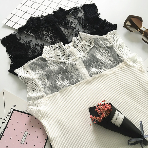 Стилна дамска блуза с дантела в черен и бял цвят