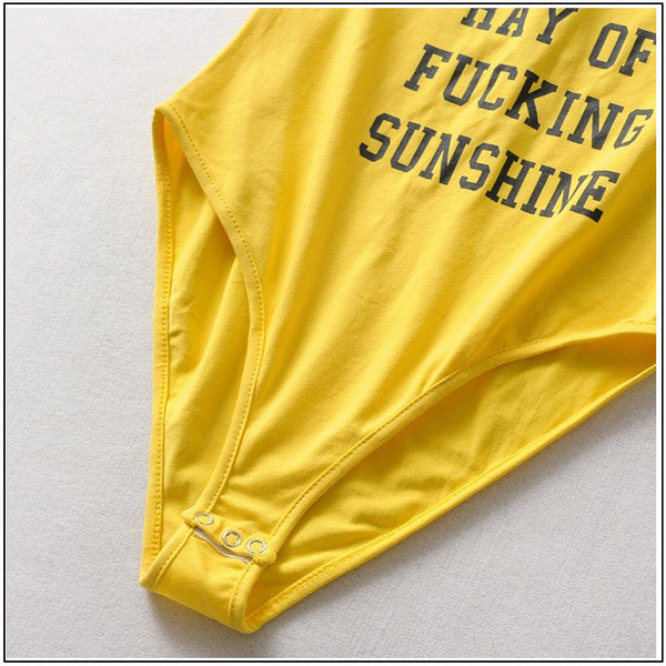 Ежедневно дамско боди с надпис в три цвята