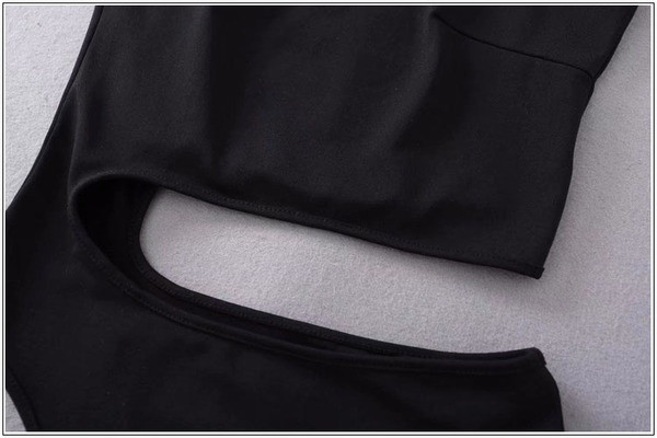 Стилен бански костюм с една презрамка и изрязани части в няколко цвята