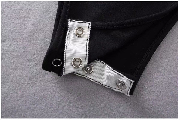 Стилен бански костюм с една презрамка и изрязани части в няколко цвята