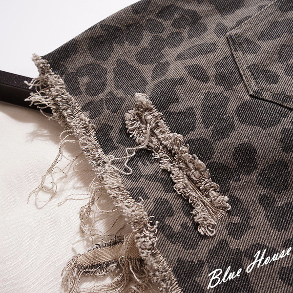 Актуални дамски къси панталони с леопардов десен и разкъсани мотиви в два цвята