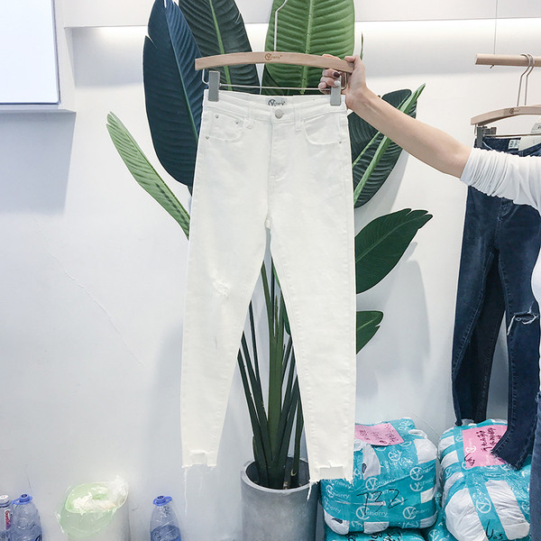 Ежедневни дамски дънки в бял и черен цвят 