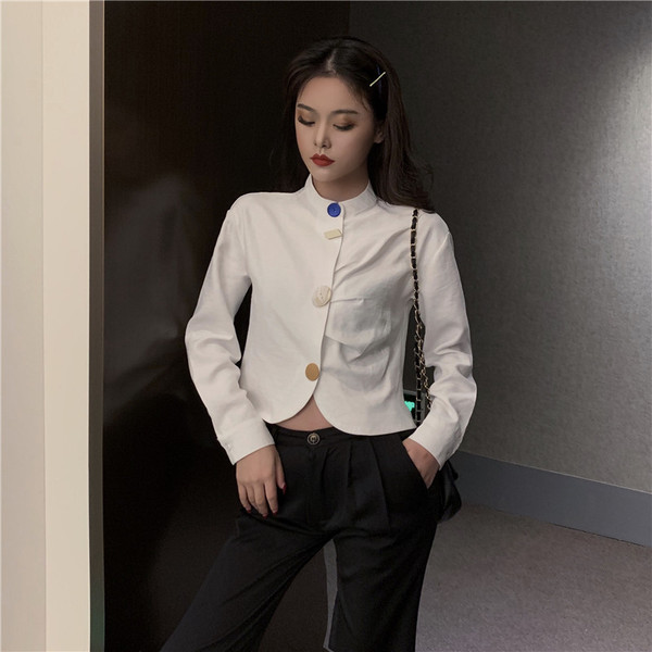 Модерна дамска асиметрична риза с цветни копчета