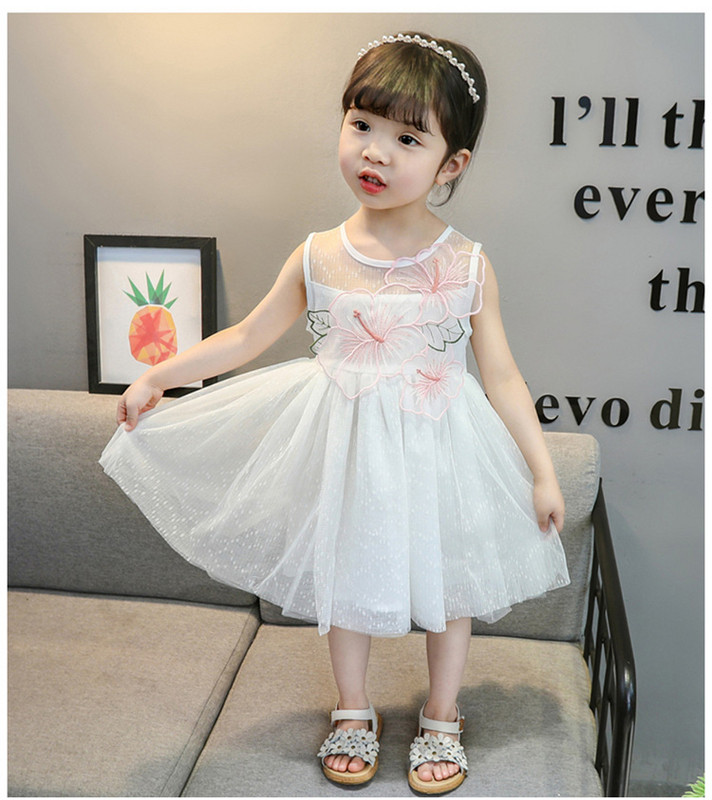 Детска модерна рокля в розов и бял цвят с панделка 