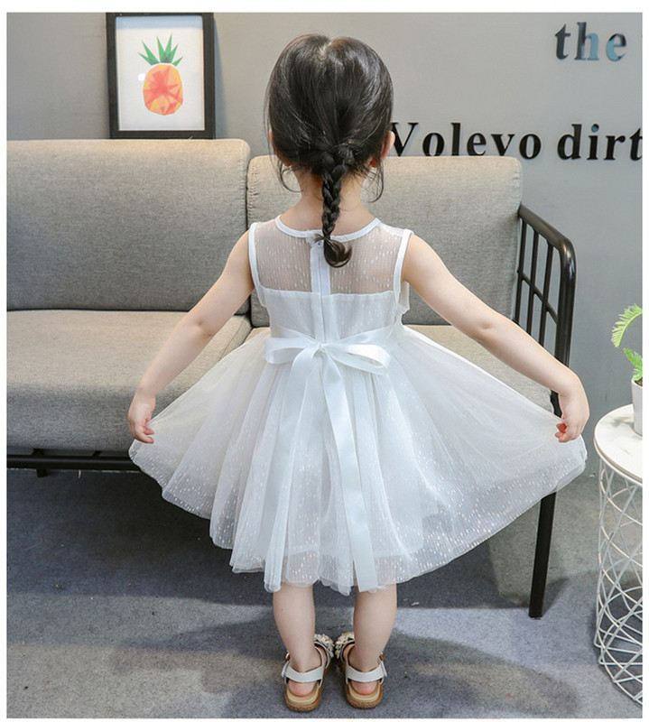 Детска модерна рокля в розов и бял цвят с панделка 