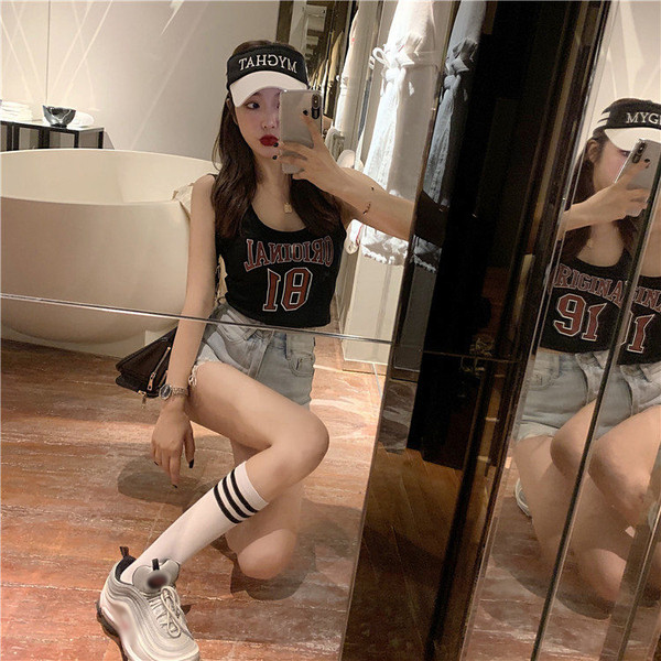 Модерен дамски къс потник в два цвята с надпис