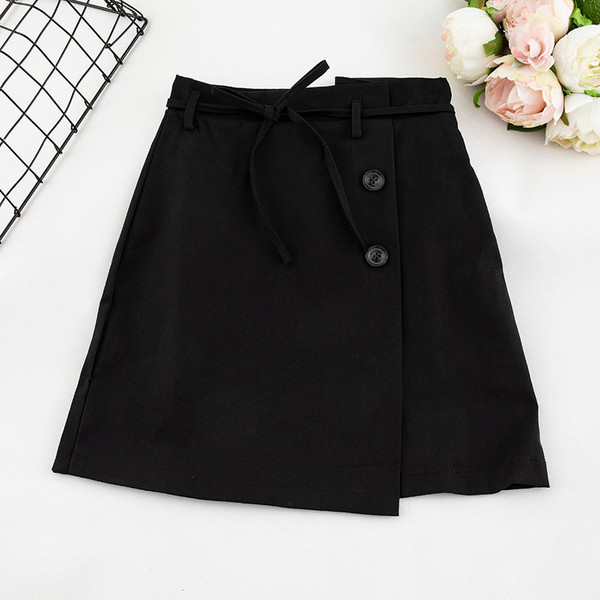 Модерна дамска пола в черен и бял цвят с копчета