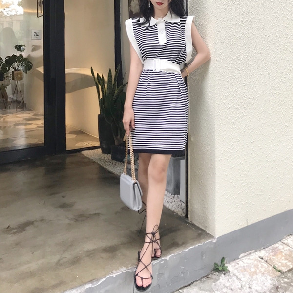 Модерна дамска рокля с яка и копчета в три цвята