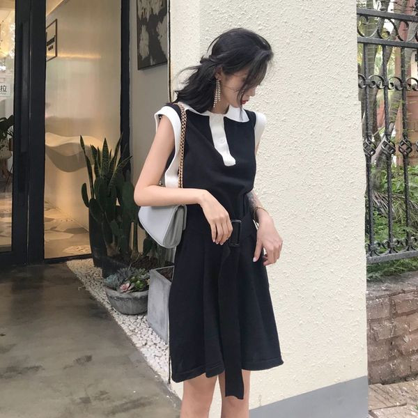 Модерна дамска рокля с яка и копчета в три цвята