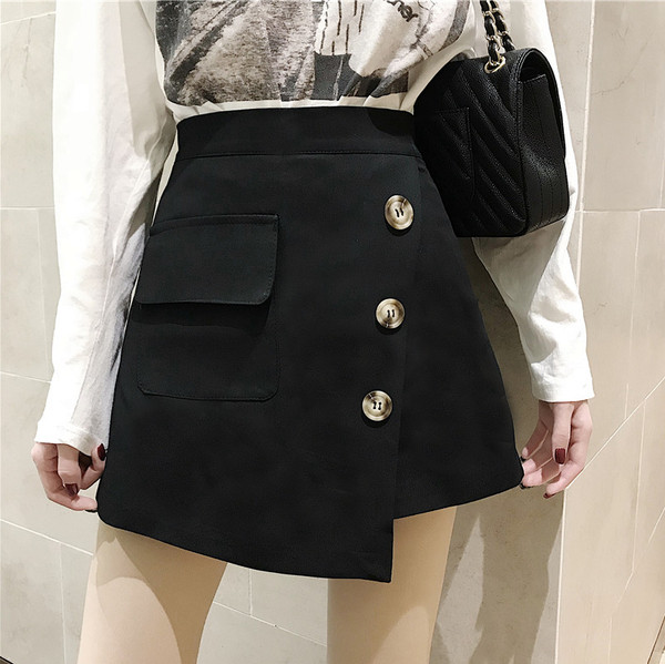 Дамски стилен пола-панталон с висока талия и декоративни копчета