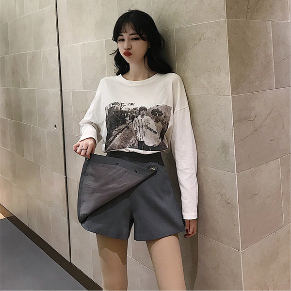 Дамски стилен пола-панталон с висока талия и декоративни копчета