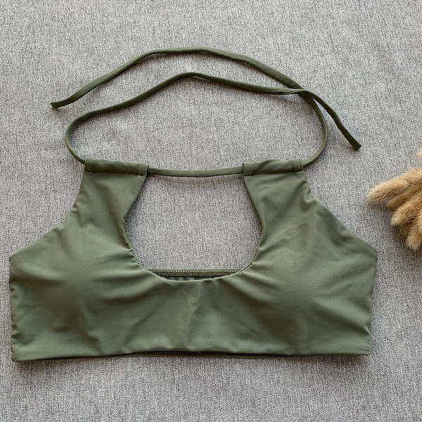 Модерен бански костюм от две части с връзки в зелен цвят