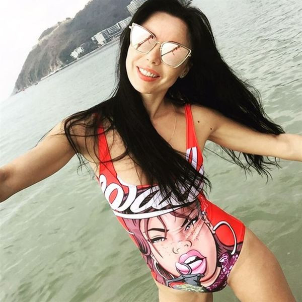 Модерен дамски цял бански костюм с цветна  апликация 