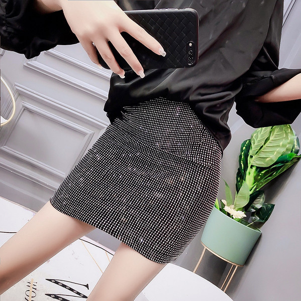 Стилна дамска пола с лъскави елементи 