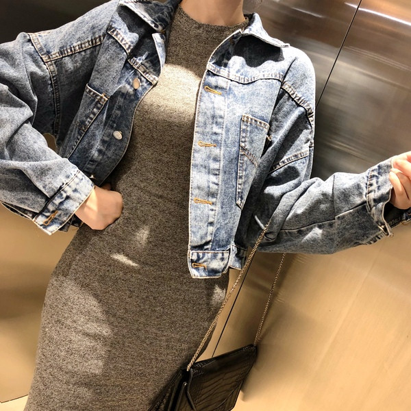 Модерно дамско дънково яке с джобове