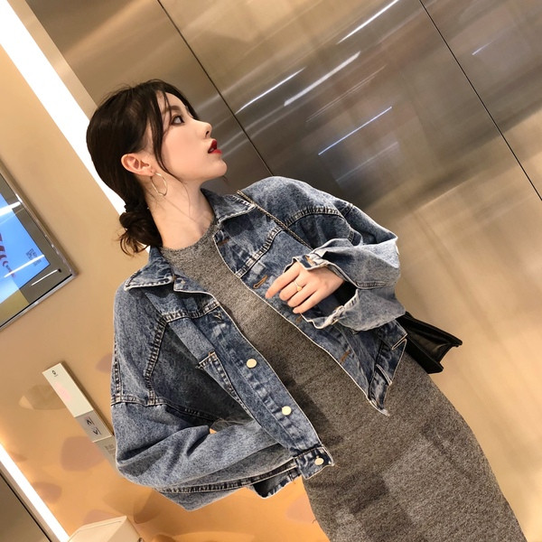 Модерно дамско дънково яке с джобове