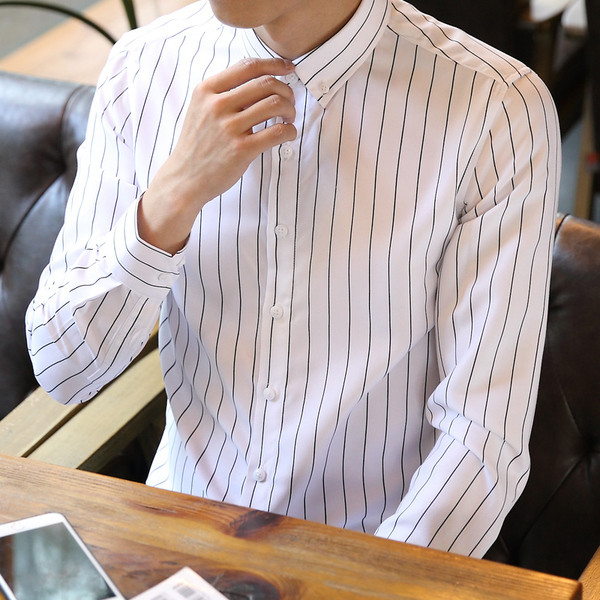 Μοντέρνο ανδρικό ριγέ πουκάμισο σε διάφορα χρώματα