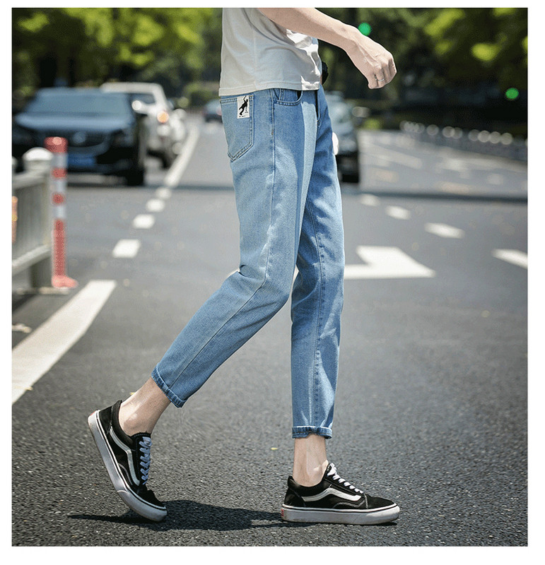 Blugi moderni de barbati in doua culori cu emblema si buzunare