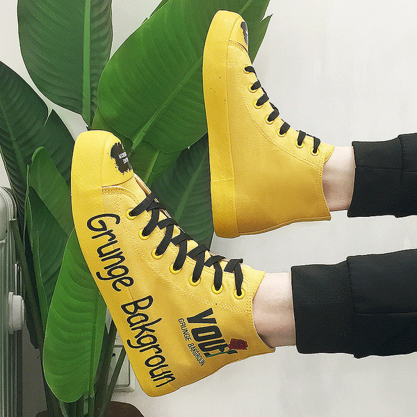 Модерни мъжки кецове с надписи в жълт, черен и бял цвят