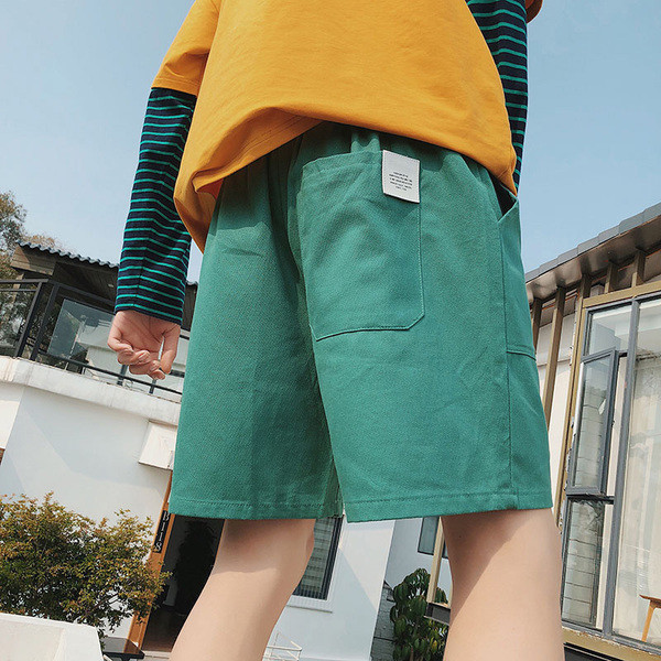 Pantaloni scurți de bărbați actuali cu buzunare în mai multe culori