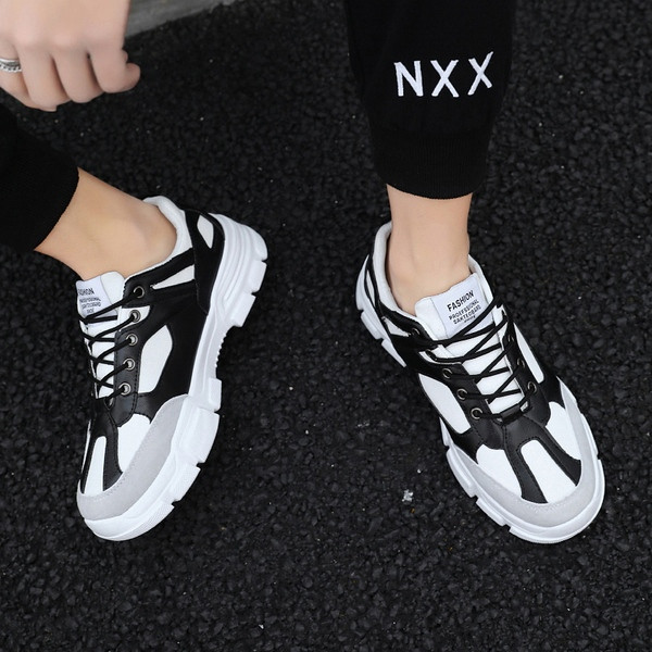 Adidași sport și casual pentru bărbați în alb-negru