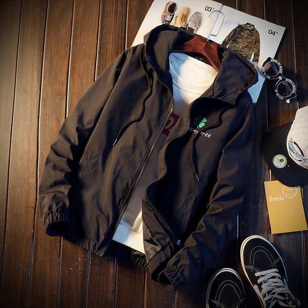 Mодерно мъжко яке с апликация и качулка в три цвята