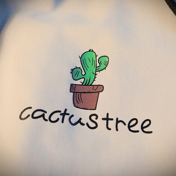 Mодерно мъжко яке с апликация и качулка в три цвята