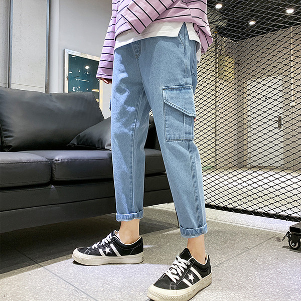 Blugi moderni pentru bărbați cu lungimea de 9/10 în albastru