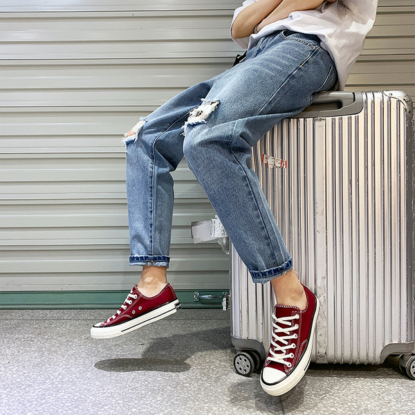 Blugi de bărbați în albastru cu buzunare și motive rupte