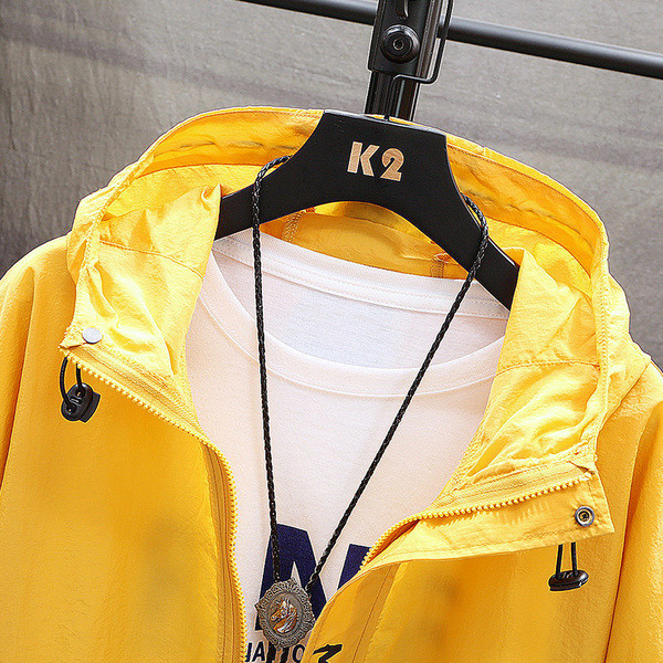 Jachetă sport pentru bărbați cu glugă și inscripție în patru culori