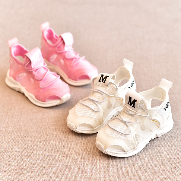 Sandale moderne pentru copii în alb și roz