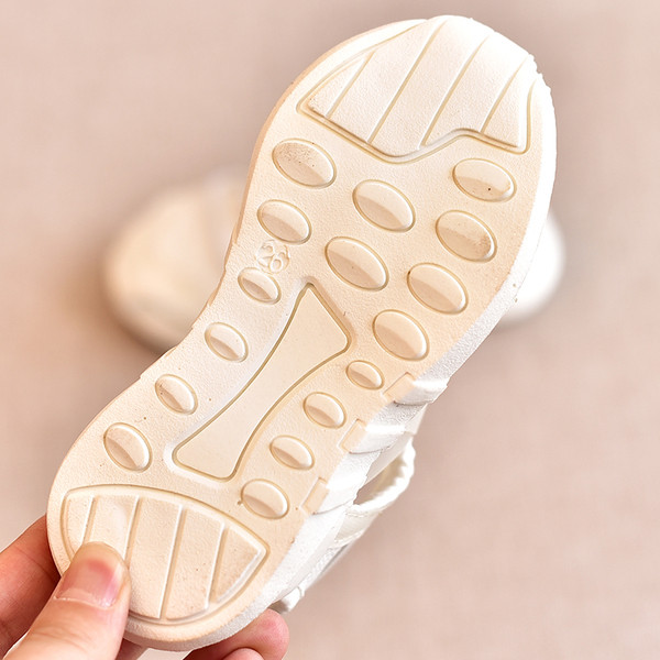 Sandale moderne pentru copii în alb și roz