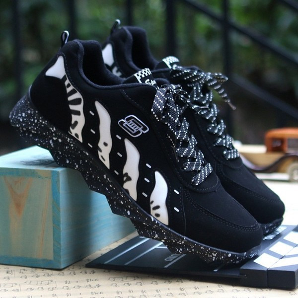 Adidași casual pentru bărbați în diferite culori