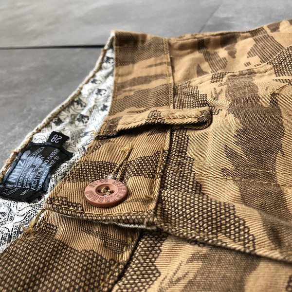 Pantaloni scurți moderni pentru bărbați cu model