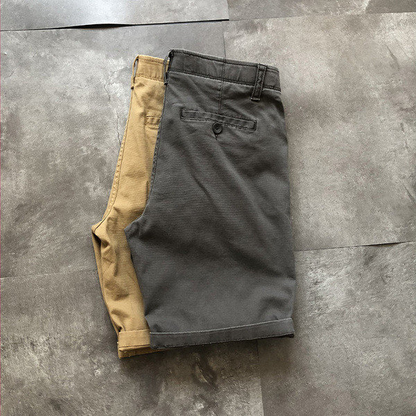 Pantaloni scurți moderni pentru bărbați în bej și gri
