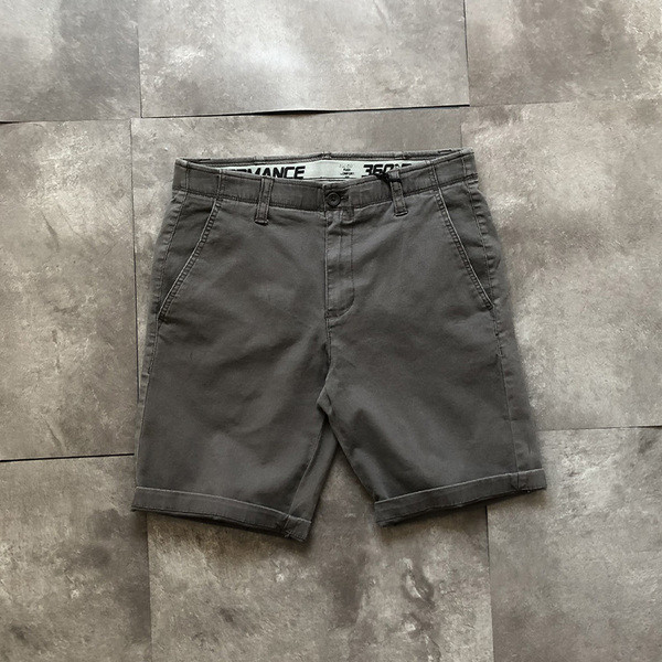 Pantaloni scurți moderni pentru bărbați în bej și gri