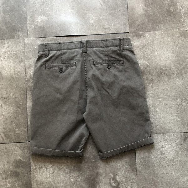 Pantaloni scurți moderni pentru bărbați în bej și gri