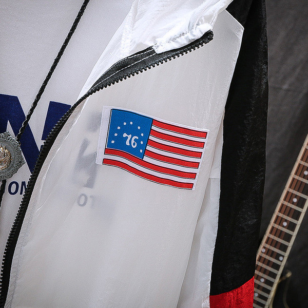 Jachetă modernă pentru bărbați în trei culori cu aplicație