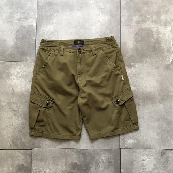 Pantaloni scurți pentru bărbați cu buzunare verzi