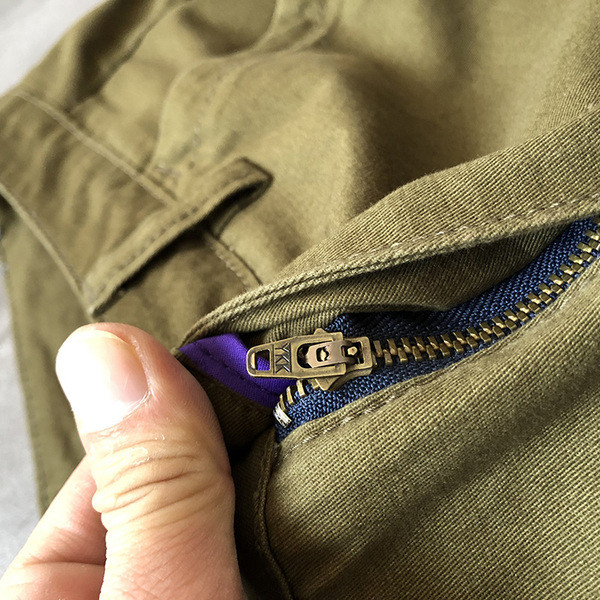 Pantaloni scurți pentru bărbați cu buzunare verzi