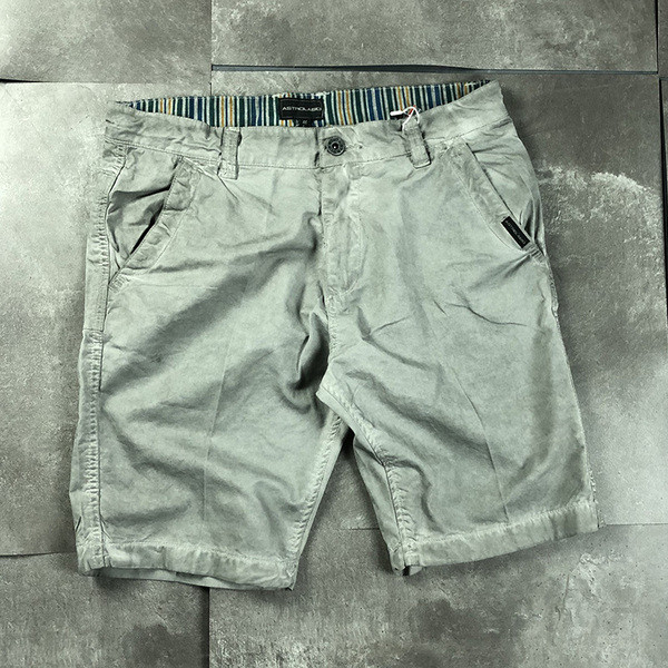 Model nou de pantaloni scurți pentru bărbați în trei culori