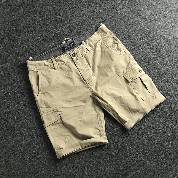 Pantaloni scurți de bărbați actuali cu buzunare în mai multe culori